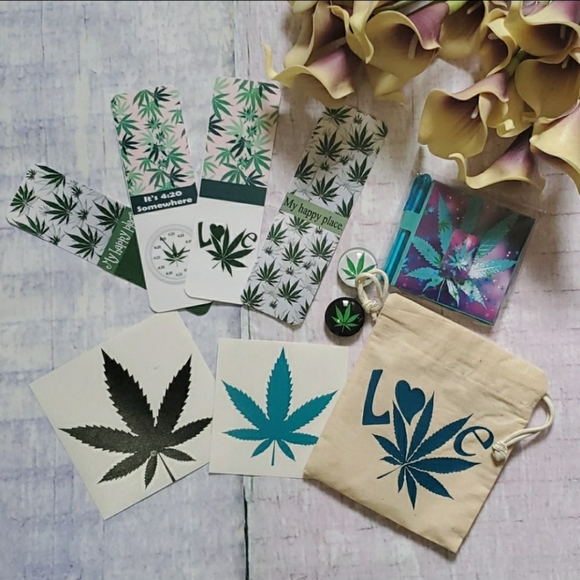 Handmade Weed Leaf Keychains - Picture 7 of 7